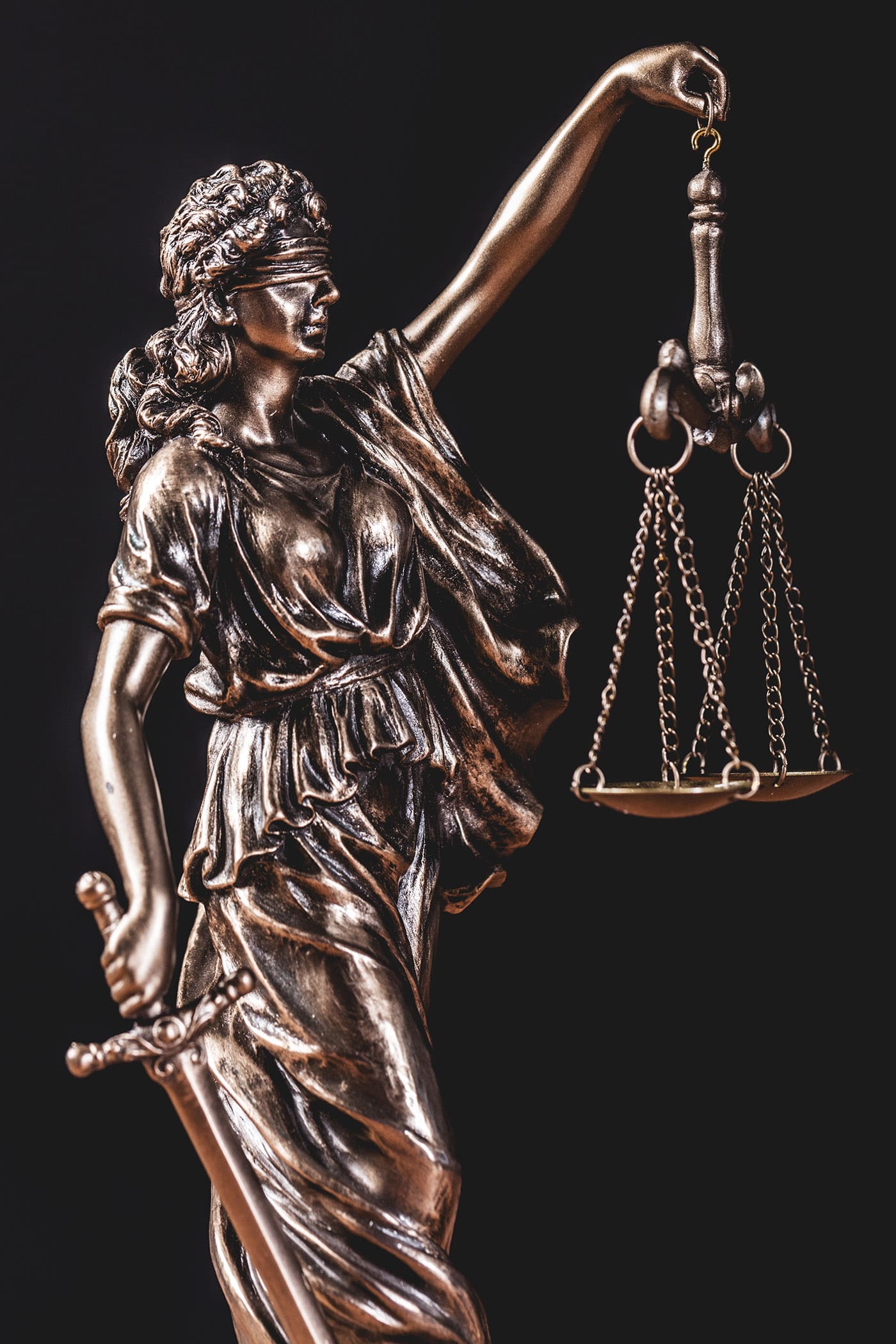 themis-statue-holding-a-scale